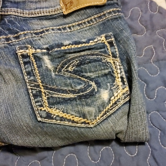 Suki Mid Capris - Picture 5 of 5